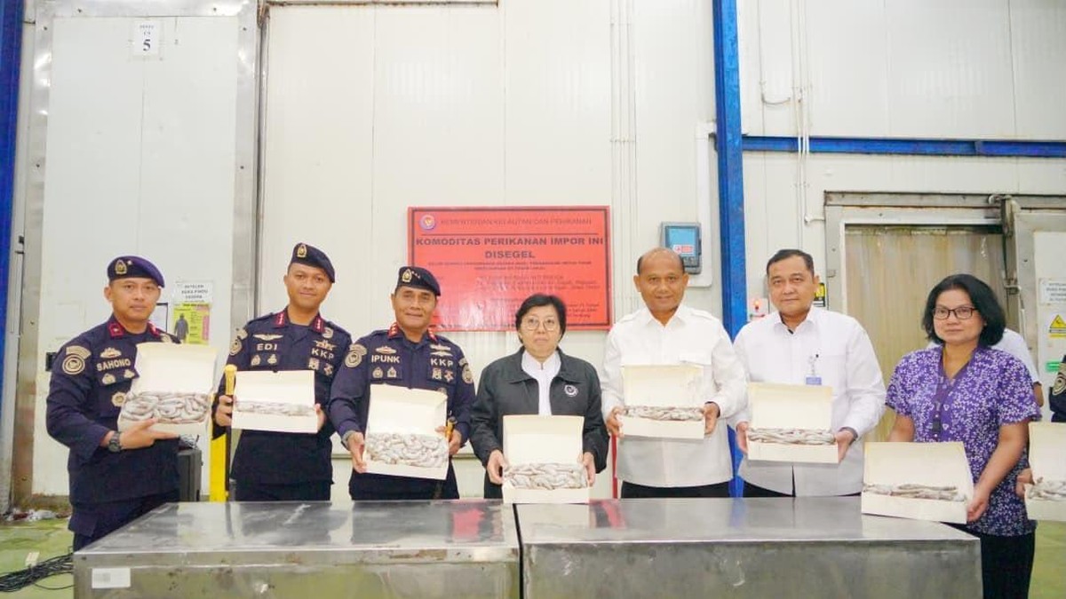 Detik-Detik Anak Buah Trenggono Gagalkan 1.048 Ton Udang Impor Ilegal