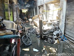 Belasan Kios Pasar Klitikan Notoharjo Solo Kebakaran