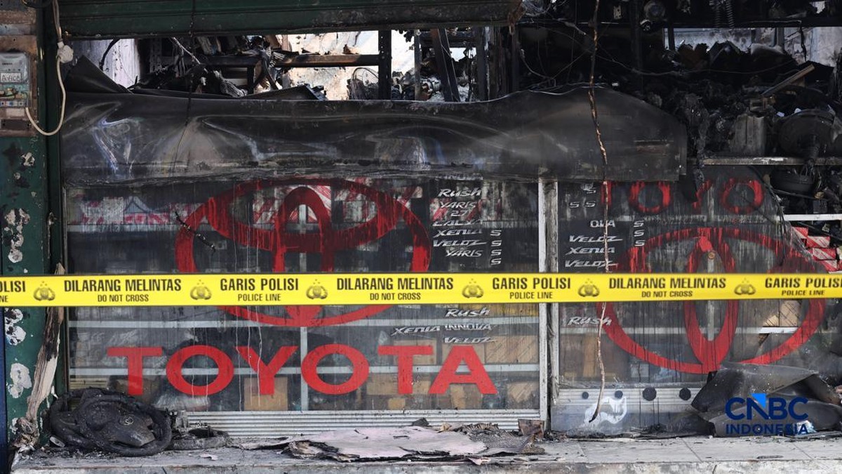 4 Toko Hangus Korban Kebakaran Pasar Mobil Kemayoran-Ini Penampakannya