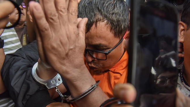 KPK Tahan Bupati Bolaang Mongondow Utara