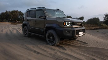 All-New Land Cruiser FJ diuji melintasi kawasan Gumuk Pasir Yogyakarta. Anggota terbaru keluarga Land Cruiser ini diajak menghadapi beragam karakter medan, mulai dari tanjakan dan turunan hingga permukaan pasir yang mudah berubah. (Arsip Toyota)