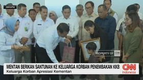 Mentan Berikan Santunan ke Keluarga Korban Penembakan KKB