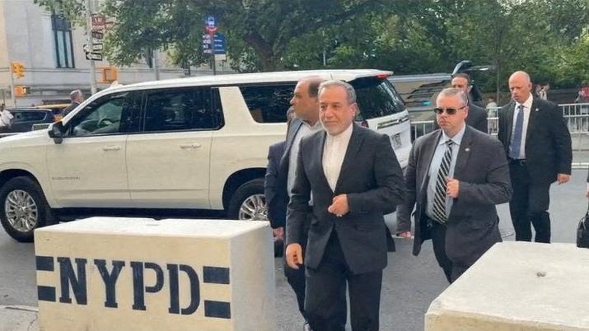Tak Gentar Hadapi Trump, Menlu Iran Injakkan Kaki di New York