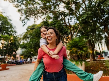 Cara Mengenali Orang Tua yang Terlalu Bergantung pada Anak secara Emosional