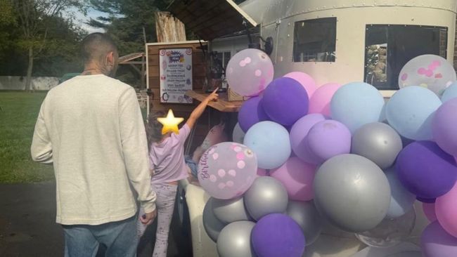 Momen Manis Perayaan Ulang Tahun Khai Anak Gigi Hadid dan Zayn Malik yang Serba Colorful