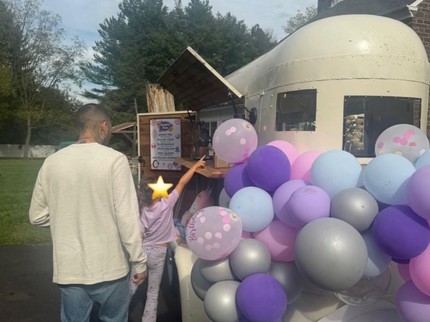 Momen Manis Perayaan Ulang Tahun Khai Anak Gigi Hadid & Zayn Malik yang Serba Colorful