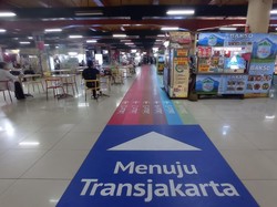 Lulu dan Lala Senang Petunjuk Warna-warni Bikin Mudah Cari Bus TransJ di Blok M