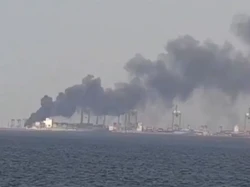 Ngerinya Kebakaran Tank Container di Priok hingga Muncul Ledakan
