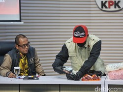 Video: KPK Sita Duit Rp200 Juta dari OTT Bupati Boltara Sirajudin Lasena
