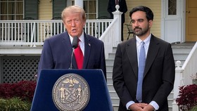 Presiden Amerika Serikat Donald Trump memuji Wali Kota New York Zohran Mamdani (kanan) dalam pertemuan singkat menjelang Sidang Majelis Umum PBB.