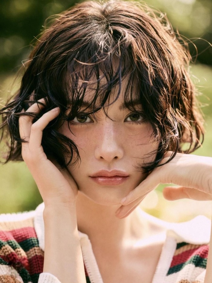 Sejak hari pertama debutnya, Nana sudah mencuri perhatian dengan visual karismatik serta proporsi tubuh yang tinggi./ foto: instagram.com/jin_a_nana
