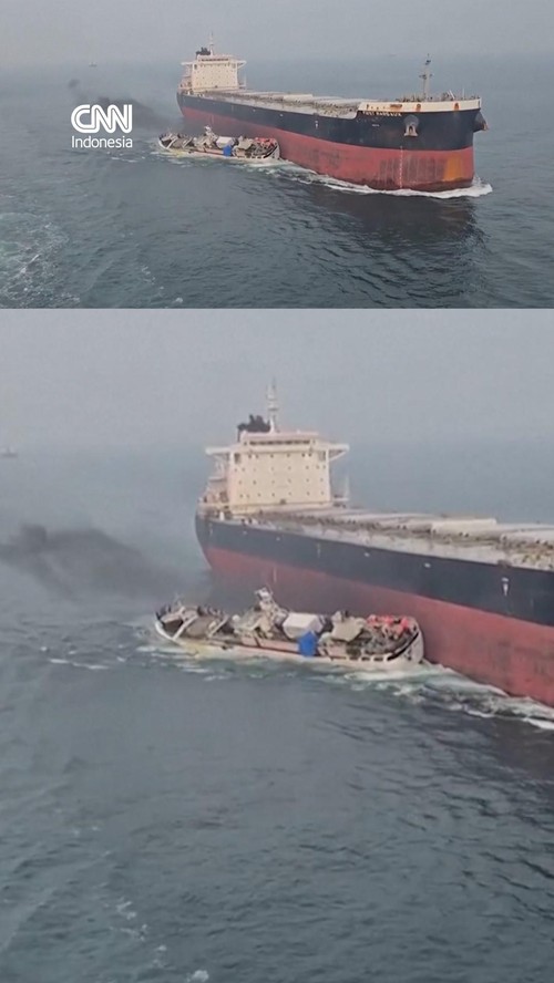 Rekaman video menunjukkan ketika sebuah kapal nelayan China bertabrakan dengan kapal kargo di selat Singapura pada Kamis (17/9).