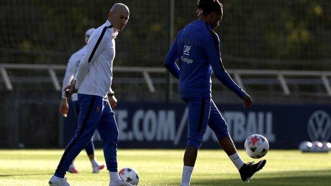 Zidane Dikawal Ketat Saat Latih Timnas Prancis