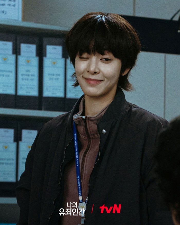 Dengan rasa keadilan yang tinggi, Jae Hee tak gentar terjun ke situasi apapun demi menangkap pelaku kriminal. Bahkan, ia sangat dipercaya oleh rekan-rekannya./ Foto: instagram.com/tvn_drama