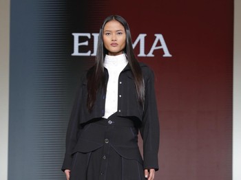 Ada 22 rancangan dalam koleksi bertajuk &ldquo;KOTA SETELAH LIMA&rdquo;. Jenama yang didirikan oleh 5 perempuan tersebut menampilkan koleksi yang elegan, modis, dan nyaman digunakan sehari-hari. (Foto: Dok. Senayan City)