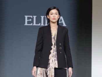 ELIMA menjadi penampil kedua dalam kolaborasi&nbsp;&ldquo;CONVERGE&rdquo; bersama Artkea Stripes dan LANIVATTI di pagelaran Fashion Nation 20th Edition. (Foto: Dok. Senayan City)