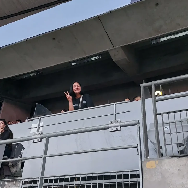 <p>Artis Gracia Indri baru-baru ini terbang dari Belanda ke Paris untuk menonton langsung konser <em>boygroup</em> Korea Selatan, BIGBANG. Gracia membagikan momen keseruan tersebut di akun Instagram miliknya, Bunda. (Foto: Instagram @graciaz14)</p>