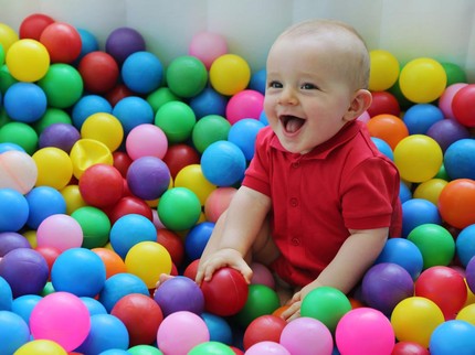 150 Nama Bayi Perempuan Terinspirasi dari Warna dan Artinya
