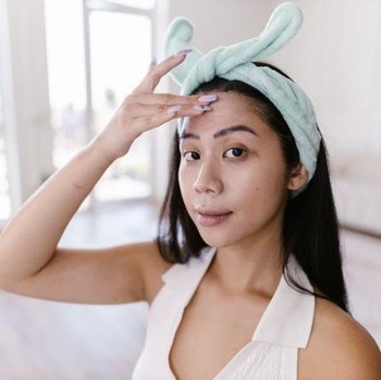 5 Cara Alami Mengencangkan Kulit Wajah, Bikin Tampak Kencang dan Awet Muda!