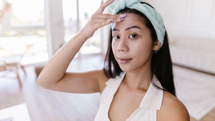 5 Cara Alami Mengencangkan Kulit Wajah, Bikin Tampak Kencang dan Awet Muda!