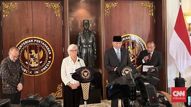Indonesia dan Prancis menyiapkan latihan militer bersama bertajuk Garuda Guerrier yang direncanakan digelar di Prancis pada November 2026. Rencana tersebut dibahas Menteri Pertahanan (Menhan) RI Sjafrie Sjamsoeddin bersama Menteri Angkatan Bersenjata