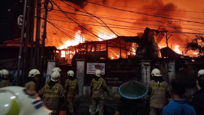 Kebakaran di Kebayoran Lama, Jakarta Selatan, diduga berasal dari warteg