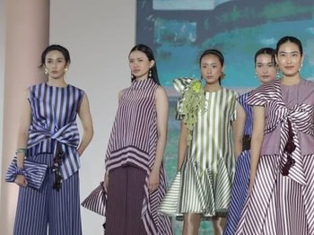 Artkea Stripes menjadi pembuka dalam kolaborasi &ldquo;CONVERGE&rdquo; bersama ELIMA dan LANIVATTI di pagelaran Fashion Nation 20th Edition. (Foto: Dok. Senayan City)