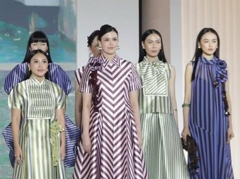 Ada 12 looks yang ditampilkan dalam koleksi bertajuk &ldquo;AFTER FIVE&rdquo;. Koleksi tersebut menampilkan sisi unik, bold, dan elegan yang pas dikenakan untuk siang hingga malam. (Foto: Dok. Senayan City)