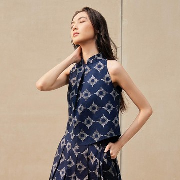 6 Rekomendasi Brand Lokal yang Jual Batik Motif Modern