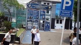 Anggota Ombudsman RI Fikri Yasin melakukan inspeksi mendadak (sidak) di Lapas Kelas IIA Cibinong, Kabupaten Bogor, Jawa Barat, Rabu (23/9/2026). Ombudsman Republik Indonesia menemukan sejumlah fasilitas berstandar apartemen di kawasan bagian belakang