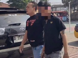 Nekat Nyetir Sambil Teler, Remaja 18 Tahun Bikin Geger Majalaya