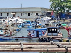 Diduga Bocor-Kelebihan Muatan, Perahu Nelayan Karam di Palabuhanratu