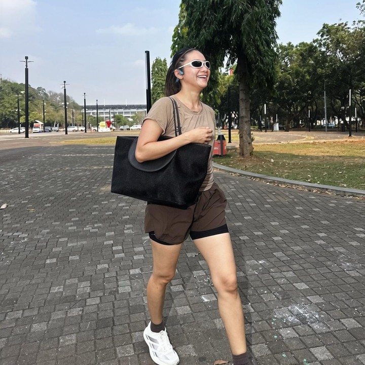 <p>Rini Yulianti kini menetap di Australia bersama suaminya, Michael Andrew, dan putra semata wayangnya, Xavier Young Min Ha. Meski begitu, sang aktris baru-baru ini kembali ke Indonesia. (Foto: Instagram @riniyulianti)</p>