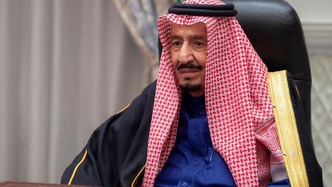 A handout picture provided by the official Saudi Press Agency shows Saudi King Salman bin Abdulaziz during his annual speech at the shura council, a top advisory body, in the capital Riyadh on December 30, 2021. During a televised speech Saudi Arabia