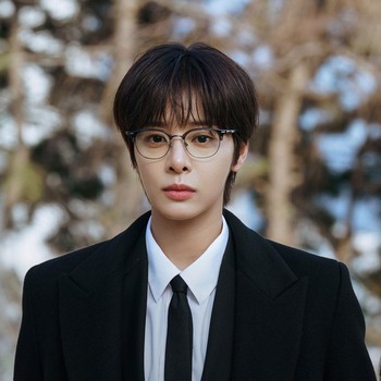 6 Potret Seol In Ah yang Menyamar sebagai Pria di Drakor Thriller-Romantis Love in Disguise