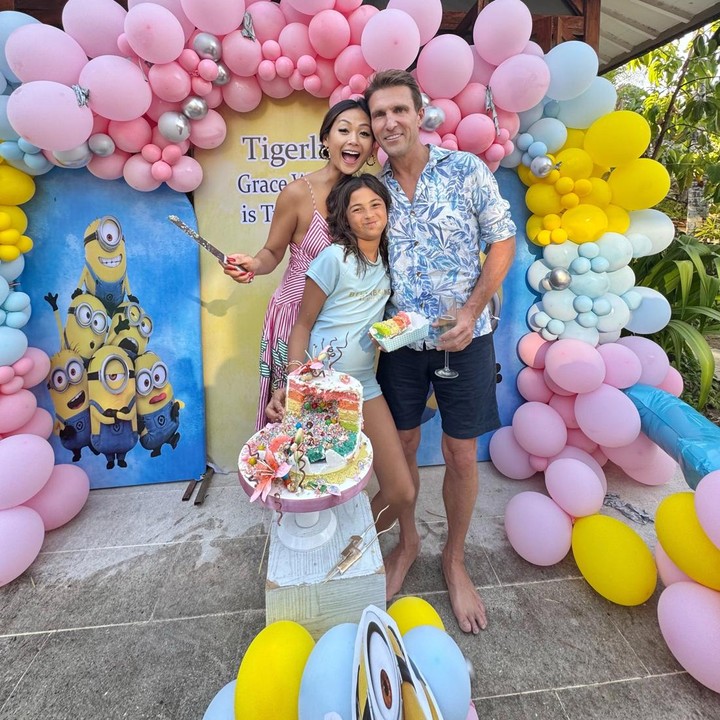 <p>Di hari ulang tahun Tiggy, Indah membagikan potret sang putri sejak masih bayi hingga memasuki usia pra remaja. Perempuan 46 tahun ini tak lupa menuliskan ucapan selamat ulang tahun untuk anak bungsunya itu. "Selamat ulang tahun, sayang kami Tiggy Bear! Waktu berlalu begitu cepat hingga kini kamu sudah berusia 11 tahun... kami sungguh diberkati memilikimu dalam hidup kami," tulis Indah. (Foto: Instagram @indahkalalo)</p>