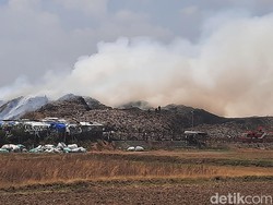 TPS Plosojenar Pati Terbakar Siang Ini, Asap Mengepul Tebal