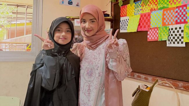 Momen Langka, Intip Potret Tsania Marwa Bersama Sang Putri yang Sudah Besar
