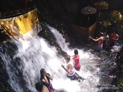 Pengalaman Pertama Menjalani Ritual Melukat di Bali