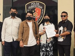 Viral Aksi Panggung Tak Senonoh di Acara Amal, Vokalis Band Lapor Polisi