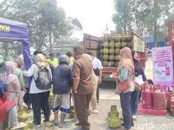 Warga Kobar Ramai-ramai Tukar 2 Tabung Gas Melon dengan 1 Bright Gas