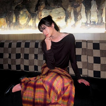 Get The Look: Tampil Chic dengan Plaid Skirt ala Yuki Kato