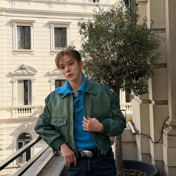 5 Potret Memesona Yunho ATEEZ Saat Menghadiri Diesel Spring/Summer 2027 Show
