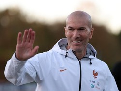 Bek Prancis: Dilatih Zidane Seperti Dilatih Idola