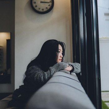 3 Tanda Seseorang Sedang Mengalami Krisis Hidup