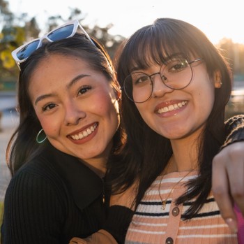 5 Tips Menjaga Pertemanan di Usia Dewasa Biar Tetap Dekat meski Jarang Bertemu