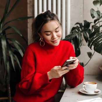 Apa Itu Bloomscrolling? Kebiasaan Positif sebagai Alternatif Doomscrolling