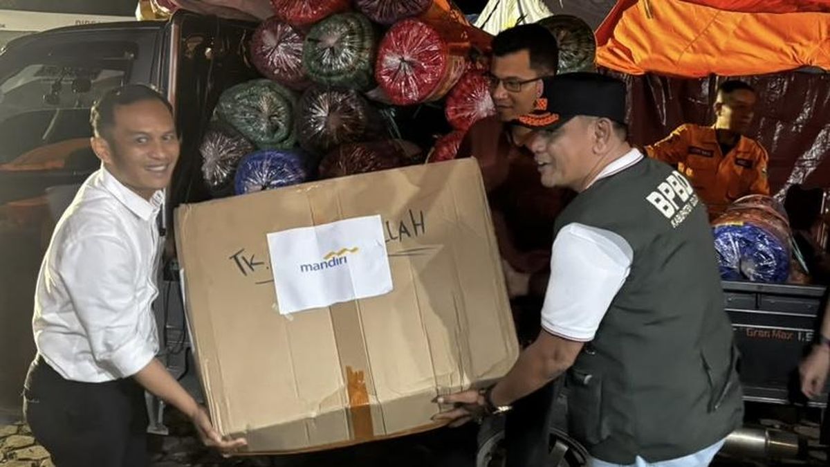 Bank Mandiri Salurkan Bantuan untuk Korban Banjir Bandang Solok