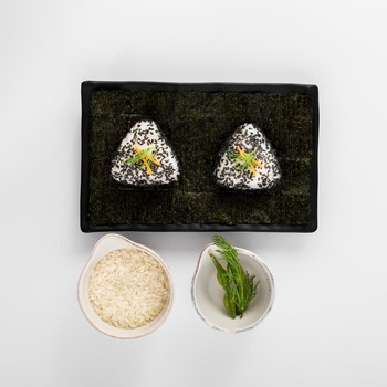 5 Fakta Menarik di Balik Onigiri yang Berbentuk Segitiga