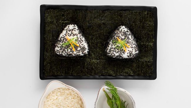 5 Fakta Menarik di Balik Onigiri yang Berbentuk Segitiga